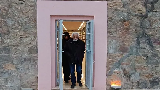 Kaldığı cezaevini 44 yıl sonra ziyaret etti