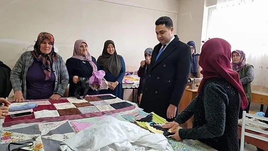 Kaymakam Seyhan, kursiyerlerle bir araya geldi