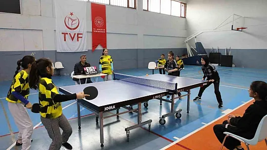 Kocakaya, Adıyaman'daki spor yatırımlarını inceledi