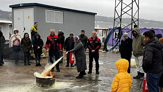 Konteyner kent yönetimlerine yangın söndürme eğitimi