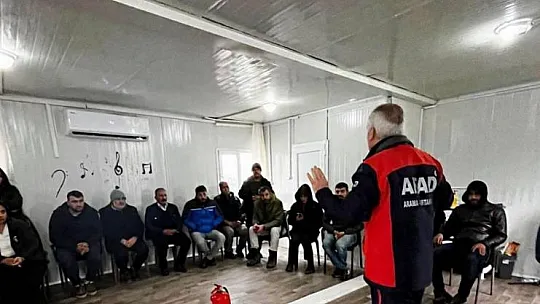 Konteyner kent yönetimlerine yangın söndürme eğitimi