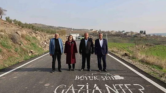 Muhtarlar kırsalda yapılan asfalt yollar için Şahin'e teşekkür etti