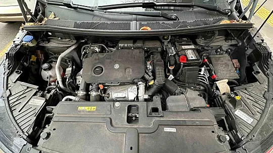 Opel bayisinden sıfır alınan cip, servisten çıkmıyor