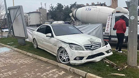 Otomobil refüje çıktı: 1 yaralı
