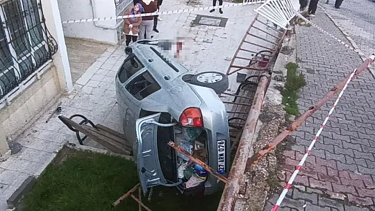 Otomobilin altına alarak metrelerce sürüklediği çocuk ağır yaralandı