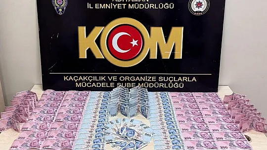 Piyasaya sahte para sürmeye çalışan çete yakalandı