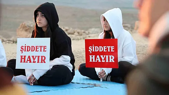 Roma'nın askeri garnizonunda 8 Mart'ta kadınlara pars yakın müdafaa eğitimi verildi