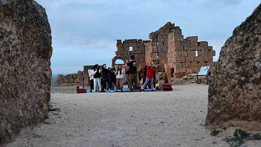 Roma'nın askeri garnizonunda 8 Mart'ta kadınlara pars yakın müdafaa eğitimi verildi