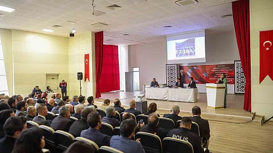 Şahin, deprem bölgelerinde değerlendirme toplantısı yaptı