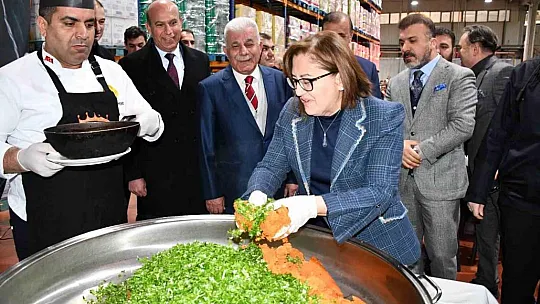 Şahin, Kadooğlu'nda nergislerle karşılandı