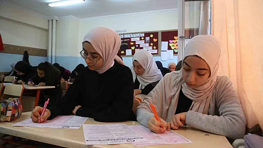 Şahinbeyli öğrenciler Umre için ter döktü