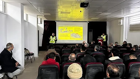 Sason'da jandarma ekipleri servis şoförlerine trafik eğitimi verildi