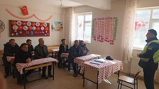 Sason'da jandarma ekipleri servis şoförlerine trafik eğitimi verildi