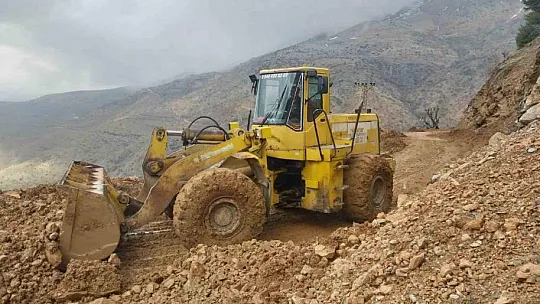 Sason'da köy yollarında genişletme çalışması başlatıldı