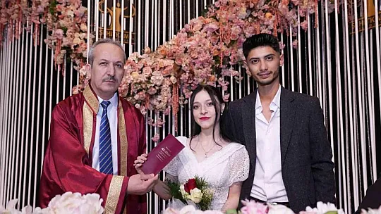 Sevgililer Günü'nde mutluluğa 'evet' dediler