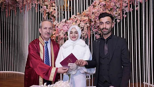 Sevgililer Günü'nde mutluluğa 'evet' dediler