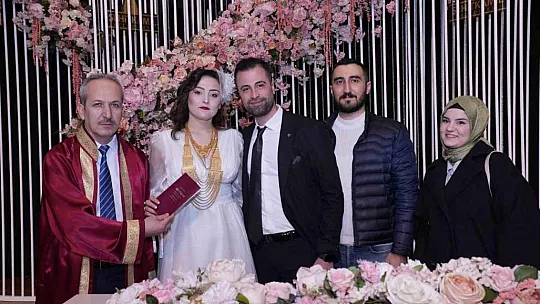 Sevgililer Günü'nde mutluluğa 'evet' dediler