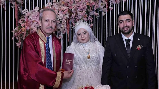 Sevgililer Günü'nde mutluluğa 'evet' dediler