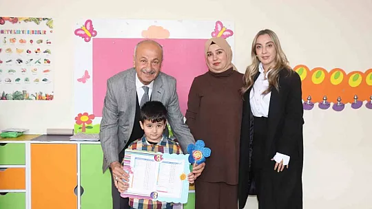 Siirt Belediyesi minik adımlar kreşinde karne heyecanı yaşandı