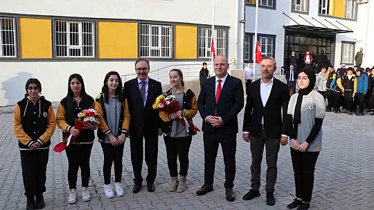 Siirt'te 89 milyon 750 bin liraya inşa edilen okulda ilk ders