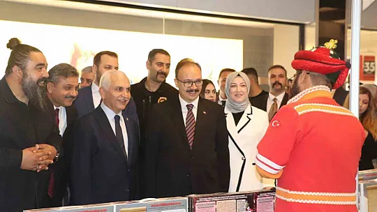 Siirt'te binlerce kitap okuyucusunun beğenisine sunuldu