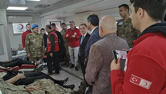 Siirt'te Mehmetçik'ten Kızılay'a kan bağışı