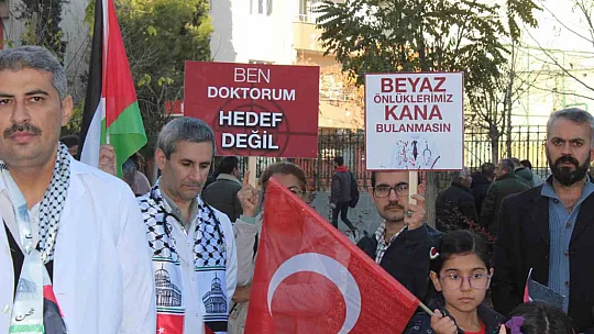 Siirt'te sağlık çalışanları 7 haftadır Filistin'e destek için 'sessiz yürüyüş' yapıyor