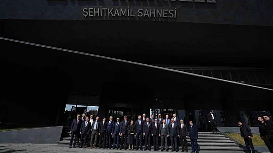 Şimşek, D.T. Şehitkamil Sahnesi'ni inceledi