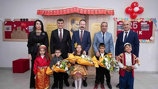 Sürpriz hediyeler, anaokulu öğrencilerini mutlu etti