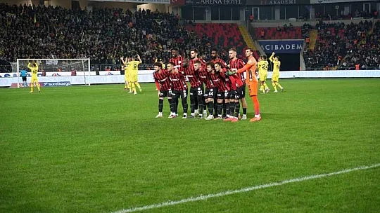 Trendyol Süper Lig: Gaziantep FK: 0 - Fenerbahçe: 0 (Maç devam ediyor)