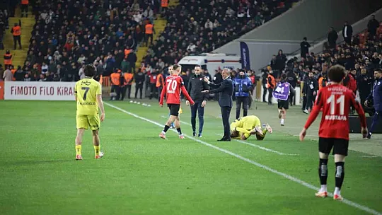 Trendyol Süper Lig: Gaziantep FK: 0 - Fenerbahçe: 0 (Maç devam ediyor)