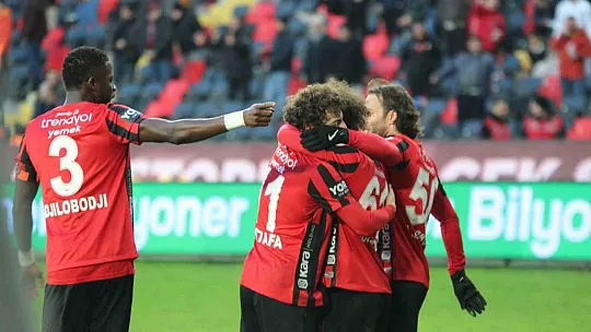 Trendyol Süper Lig: Gaziantep FK: 1 - Konyaspor: 1 (İlk yarı)