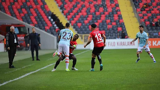 Trendyol Süper Lig: Gaziantep FK: 0 - Başakşehir: 0 (İlk yarı)
