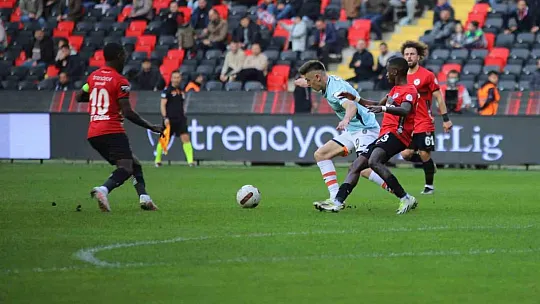 Trendyol Süper Lig: Gaziantep FK: 0 - Başakşehir: 0 (İlk yarı)