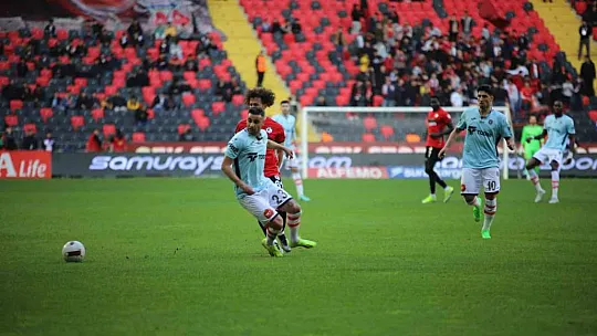 Trendyol Süper Lig: Gaziantep FK: 0 - Başakşehir: 0 (İlk yarı)