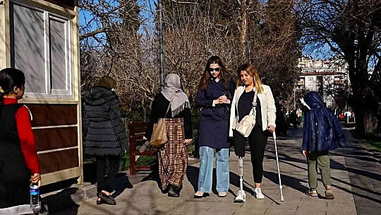 Türkiye'nin tek depremzede ve ampute fizyoterapisti