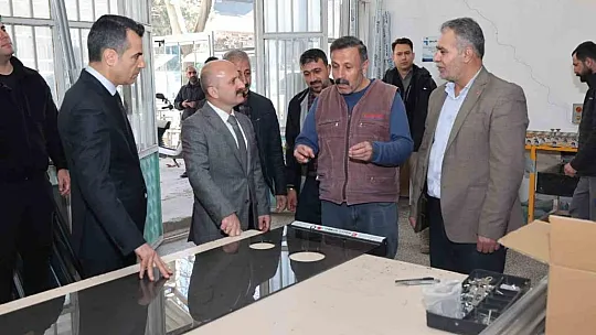 Vali Varol, mobilyacılar ve marangoz esnafıyla bir araya geldi
