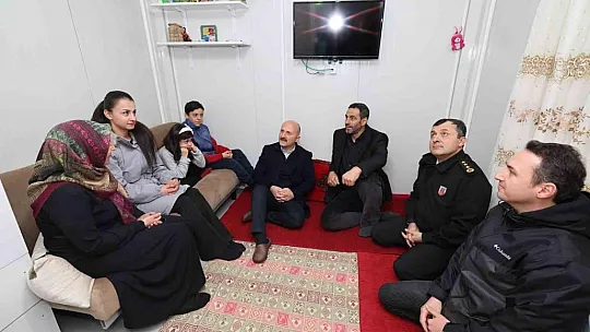 Vali Varol yeni yıl akşamı depremzedelerle bir araya geldi
