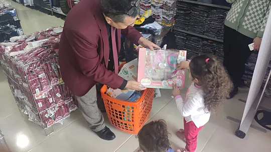 Siirtli Yardımsever Afrikalılara Umut Oluyor!
