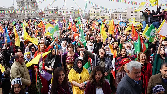 Siirt'te Binlerin Katılımıyla Newroz Kutlandı