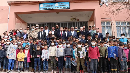 Ekmekçiler Köyündeki Şehitlerimiz Dualarla Anıldı