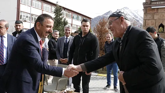 Vali Hacıbektaşoğlu, Eruh İlçesinde Vatandaşlarla Buluştu, Esnafı Ziyaret Etti