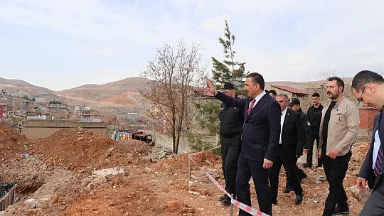 Vali Hacıbektaşoğlu, Eruh İlçesinde Vatandaşlarla Buluştu, Esnafı Ziyaret Etti