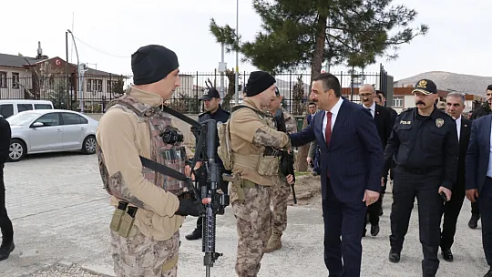Vali Hacıbektaşoğlu, Eruh İlçesinde Vatandaşlarla Buluştu, Esnafı Ziyaret Etti