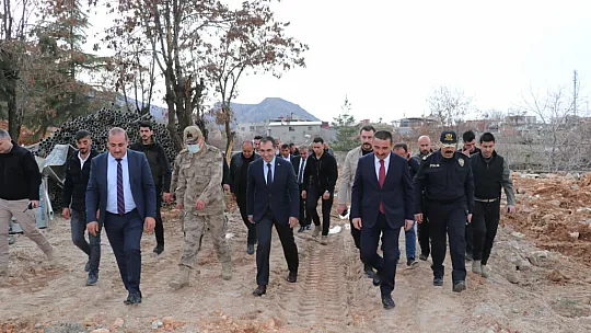 Vali Hacıbektaşoğlu, Eruh İlçesinde Vatandaşlarla Buluştu, Esnafı Ziyaret Etti