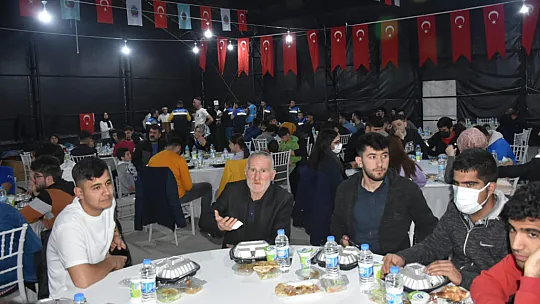 Siirt Belediyesi İftar Çadırı İlk Gün Binlerce Vatandaşı Ağırladı!