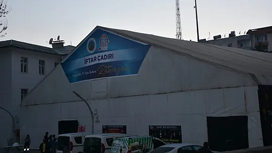 Siirt Belediyesi İftar Çadırı İlk Gün Binlerce Vatandaşı Ağırladı!