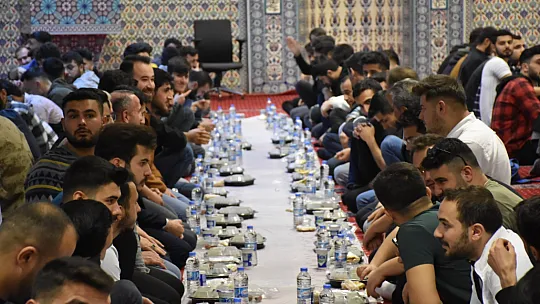 Vali Hacıbektaşoğlu, Üniversite Öğrencileriyle İftarda Bir Araya Geldi