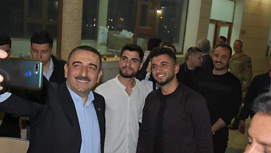 Vali Hacıbektaşoğlu, Üniversite Öğrencileriyle İftarda Bir Araya Geldi