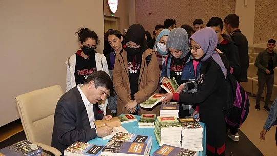 Prof. Dr. Yasin Aktay'dan Konya'da 'İnsan İnsanın Ötekisidir' Adlı Konferans Verdi